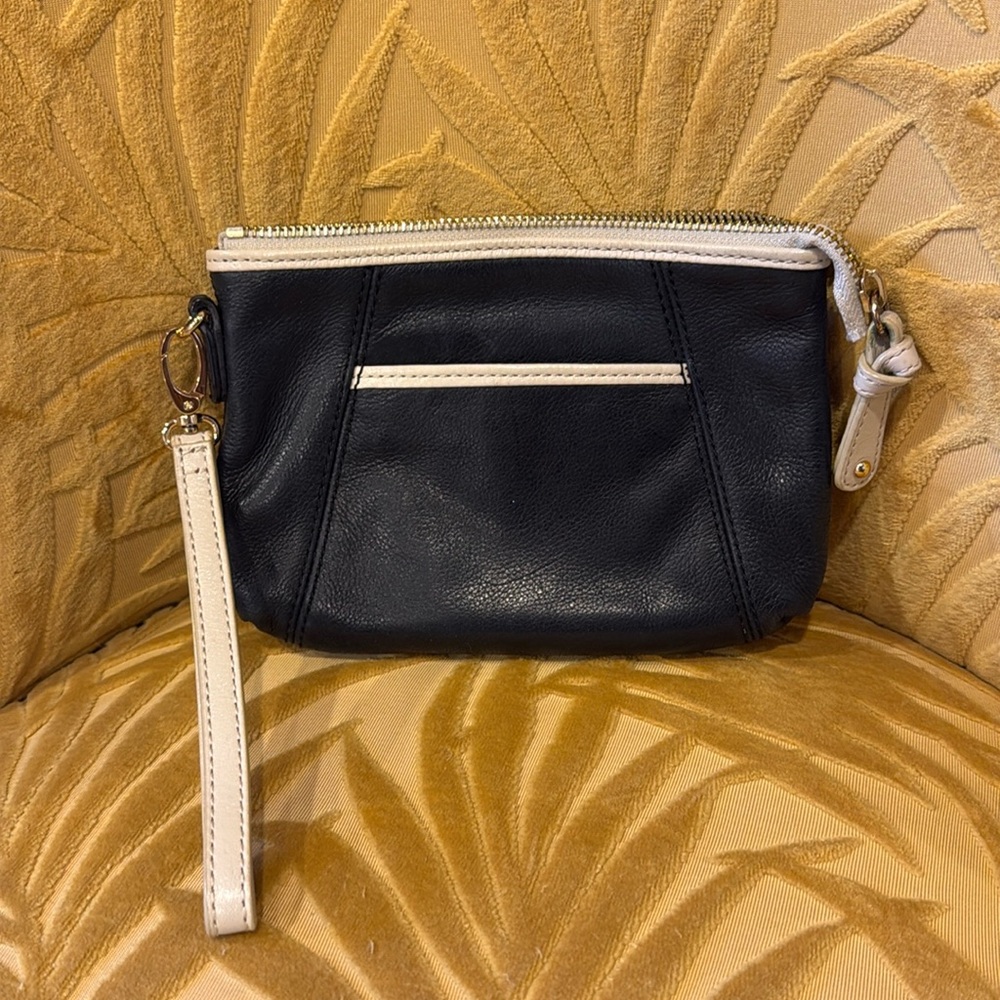 Audrey Brooke Wrislet Leather